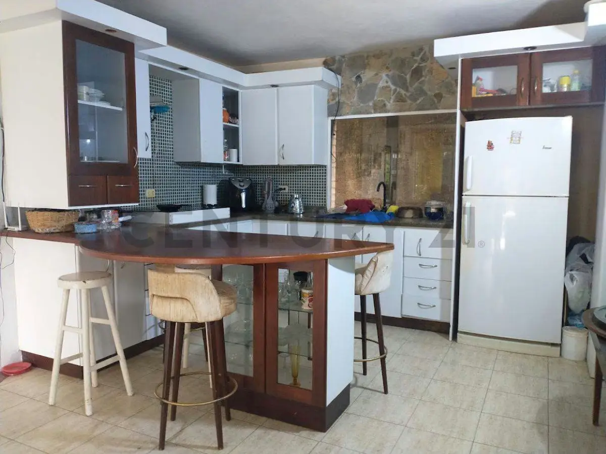 Venta casa, son 2 apartamentos independientes. - 18