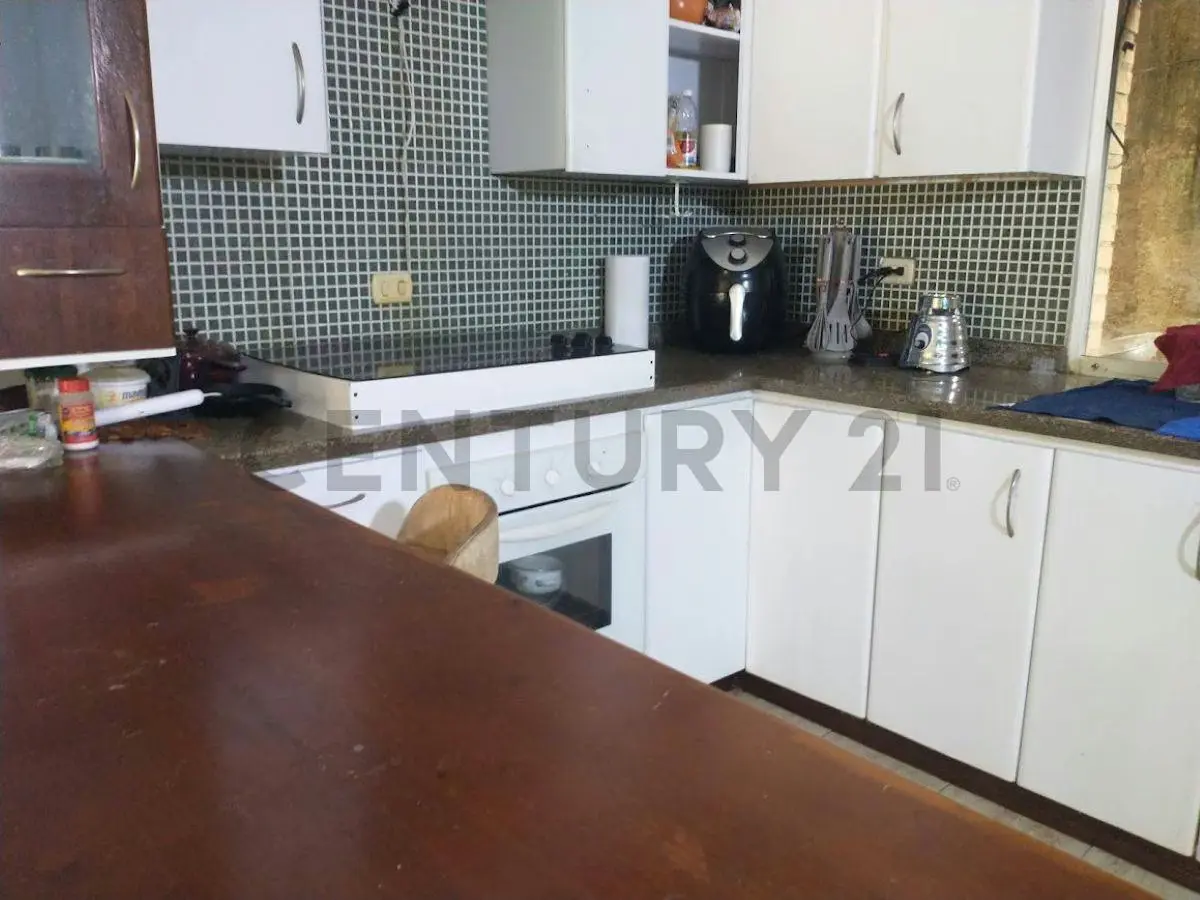 Venta casa, son 2 apartamentos independientes. - 19