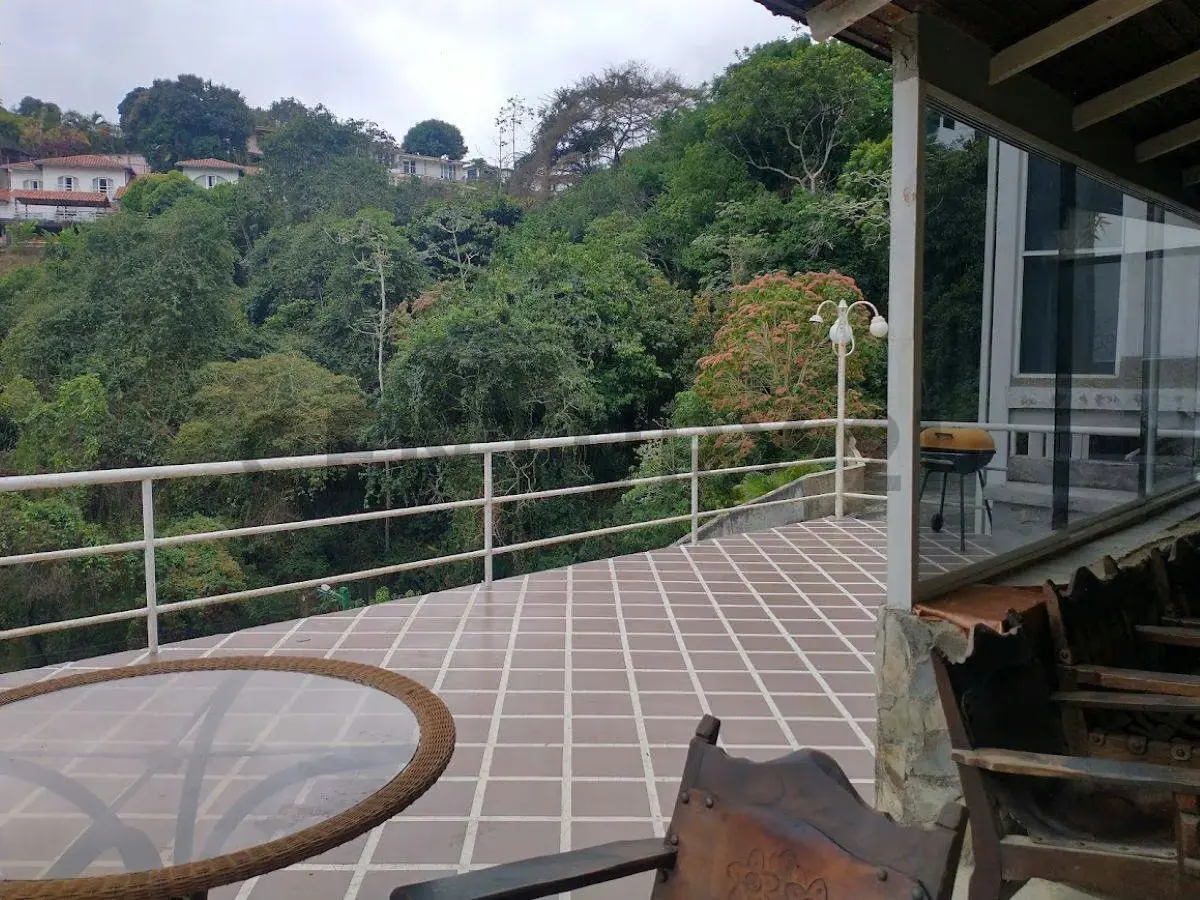Venta casa, son 2 apartamentos independientes. - 23