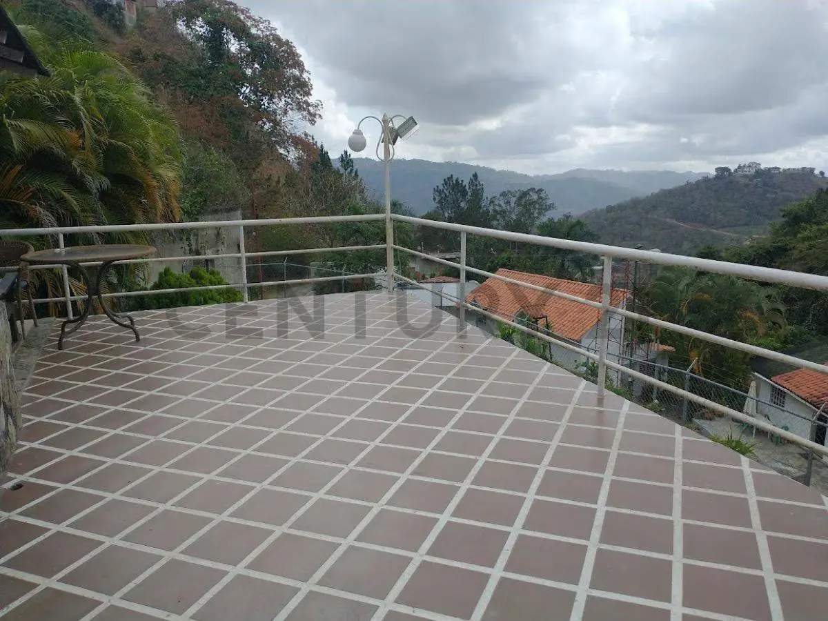 Venta casa, son 2 apartamentos independientes. - 25