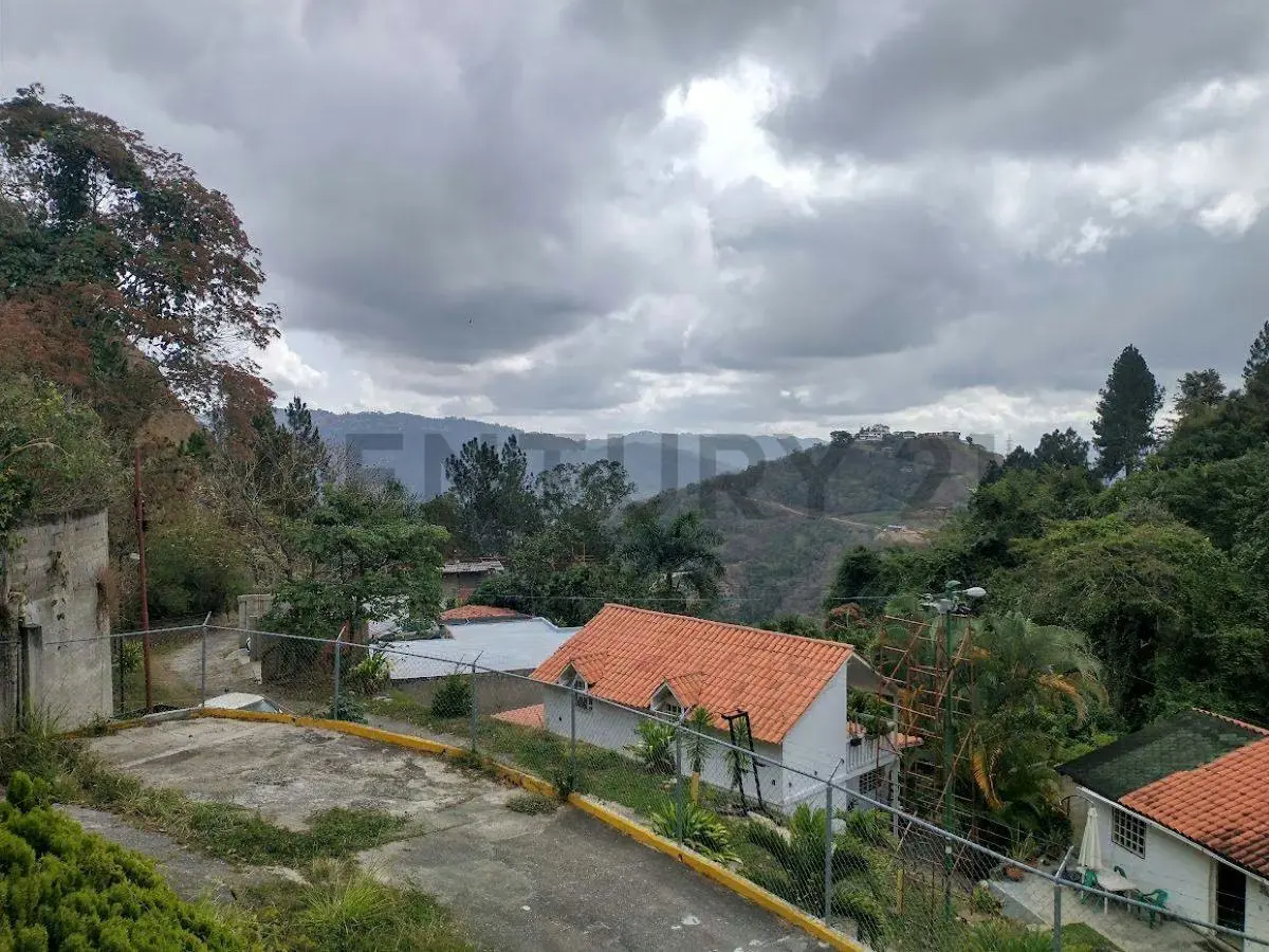 Venta casa, son 2 apartamentos independientes. - 26