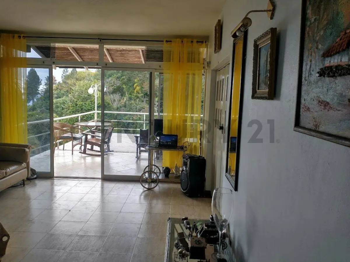 Venta casa, son 2 apartamentos independientes. - 28