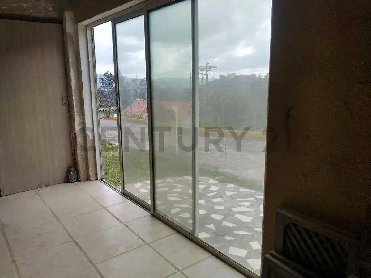 Venta casa, son 2 apartamentos independientes. - 31