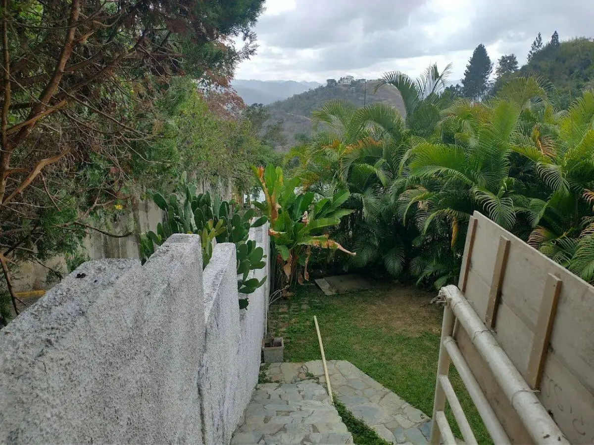 Venta casa, son 2 apartamentos independientes. - 36