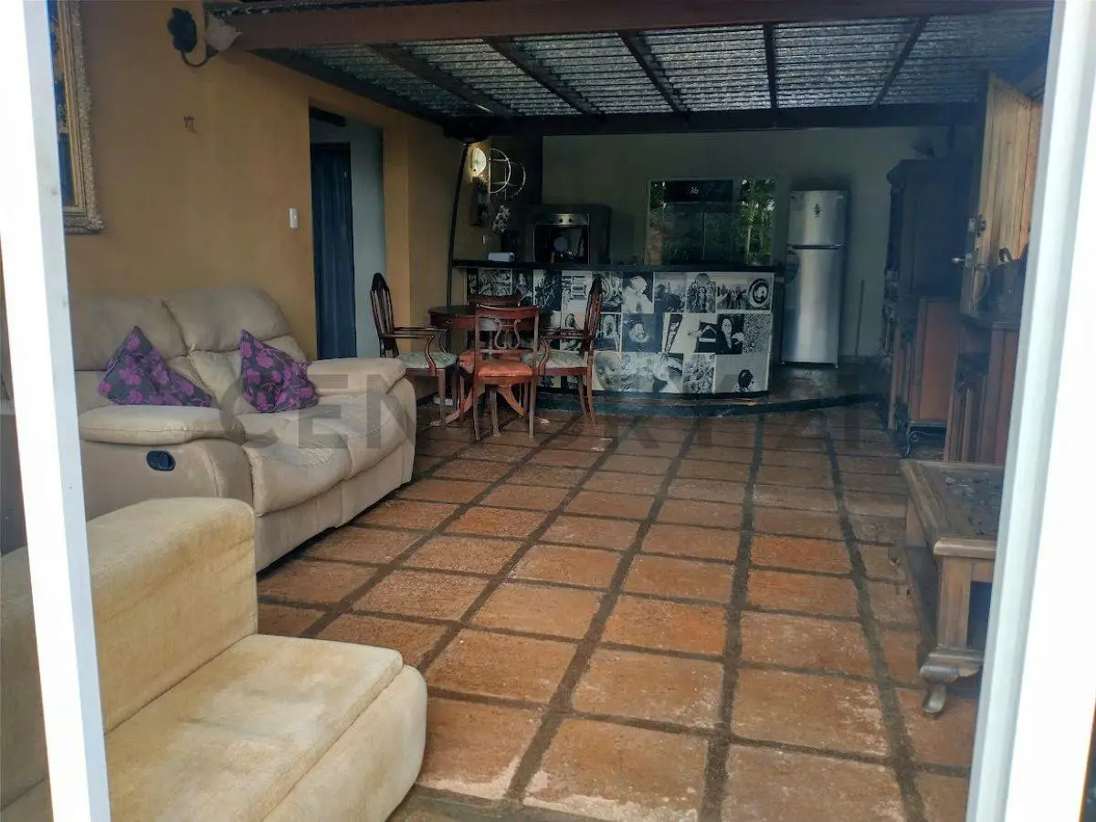 Venta casa, son 2 apartamentos independientes. - 8