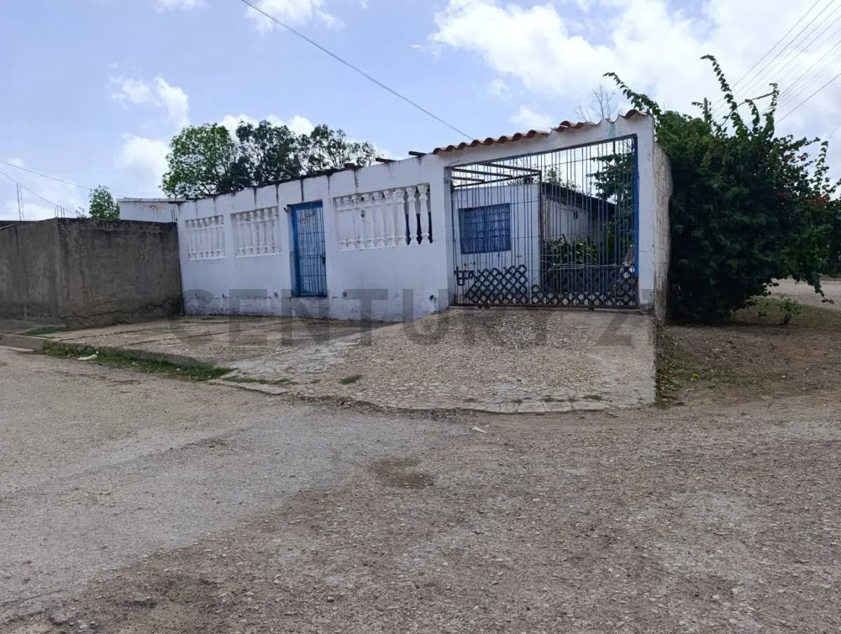 TERRENO CON BIENHECHURIA UBICADO EN LOS MILLANES