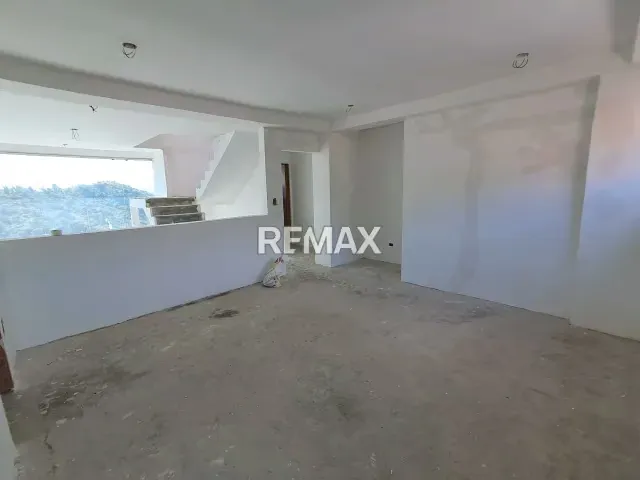Venta Penthouse Dúplex con terraza en obra gris, El lienzo perfecto en las alturas, excelente zona residencial en municipio El Hatillo - 9