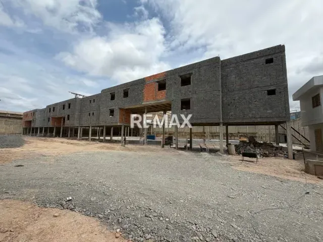 VENDO CONJUNTO DE GALPONES ZONA 2 EN BARQUISIMETO - 4