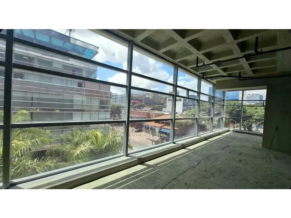 Vendo/alquilo oficina 517m2 Torre Luxor Las Mercedes 5034
