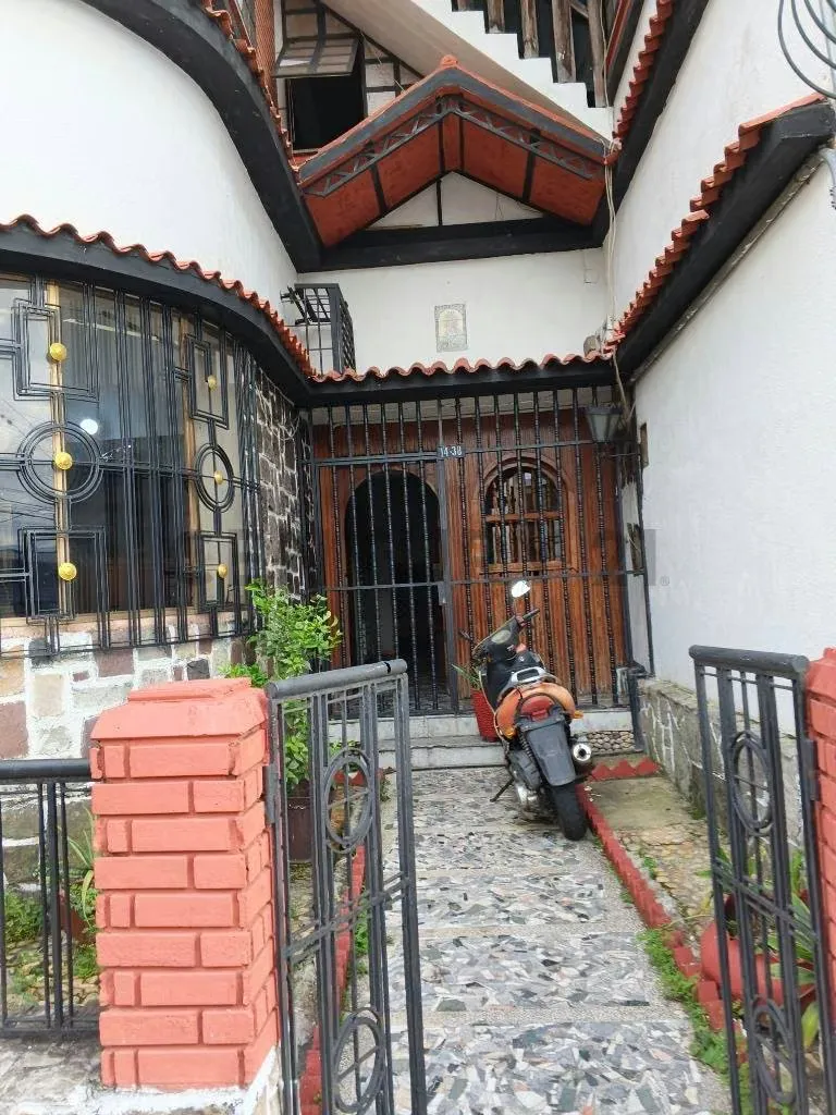 Casa en venta en Barrio Obrero - 2