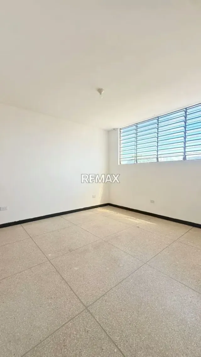 ALQUILER URB BERMUDEZ - 2