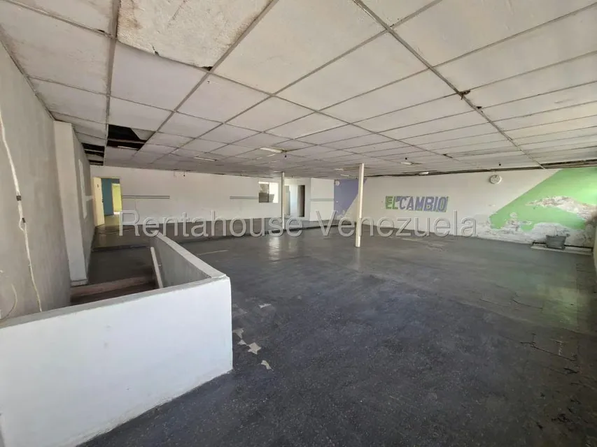 Comercial (Edificio) en Venta en Avenida Bolivar, Aragua - 22