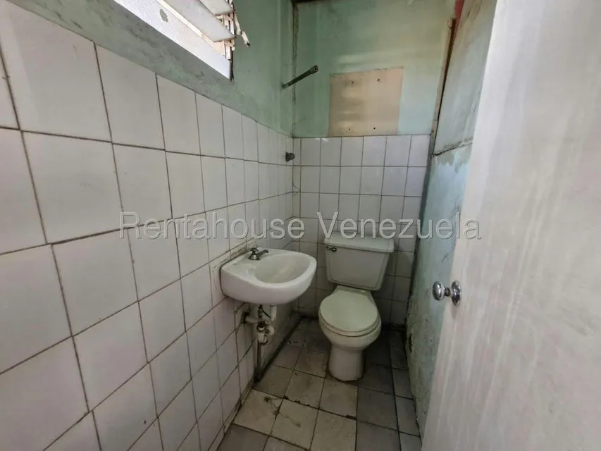 Comercial (Edificio) en Venta en Avenida Bolivar, Aragua - 24