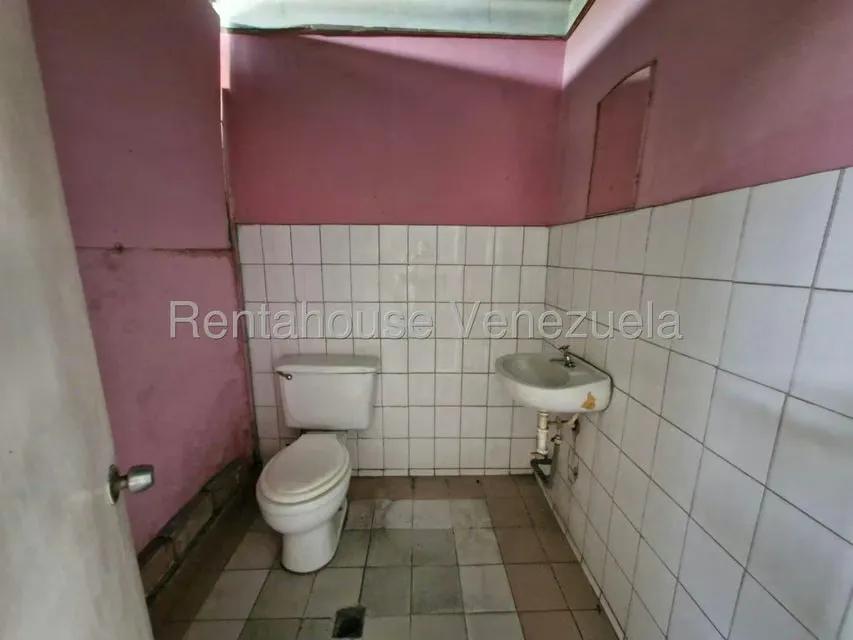 Comercial (Edificio) en Venta en Avenida Bolivar, Aragua - 26