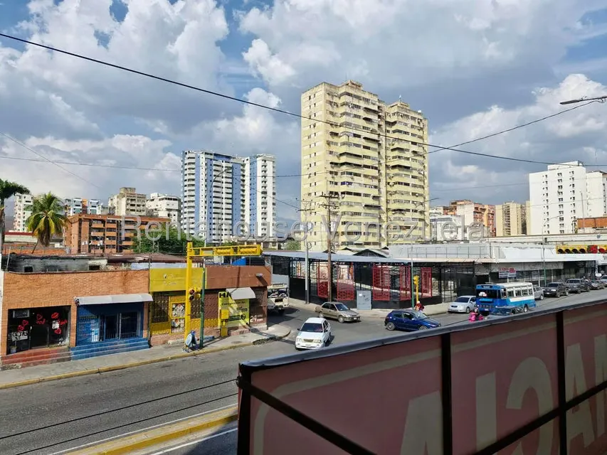 Comercial (Edificio) en Venta en Avenida Bolivar, Aragua - 40