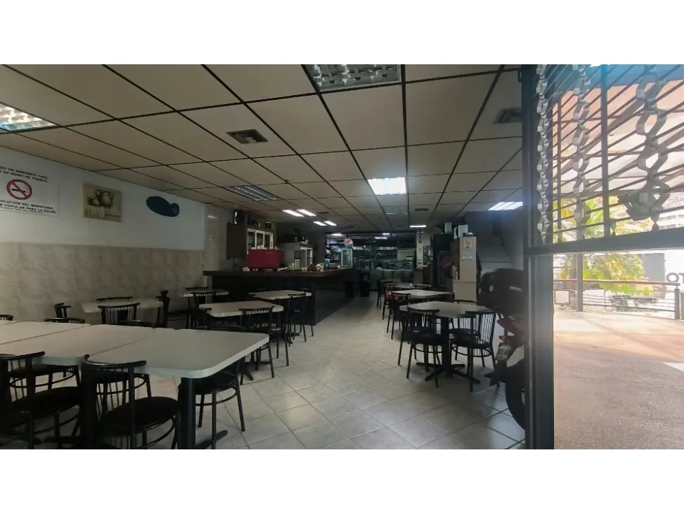 Vendo/alquilo local comercial 289m2 La Urbina 6495 - 2