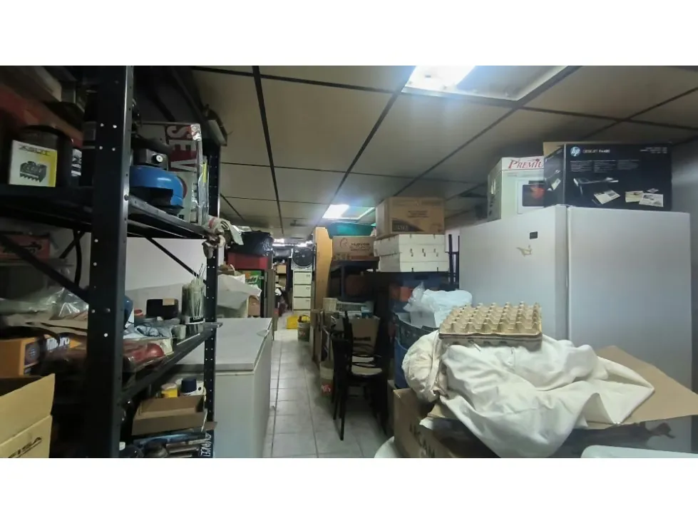 Vendo/alquilo local comercial 289m2 La Urbina 6495 - 16
