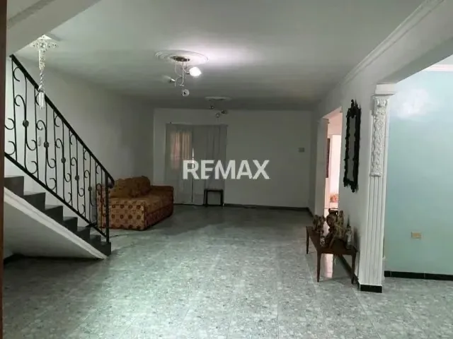 Casa Comercial en Urbanización Las Lomas. En Venta - 2