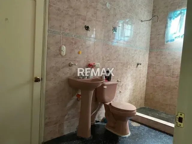 Casa Comercial en Urbanización Las Lomas. En Venta - 7