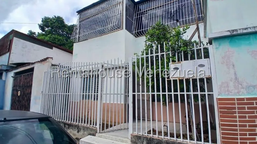 Casa (Duplex) en Venta en Zona Oeste, Lara - 2