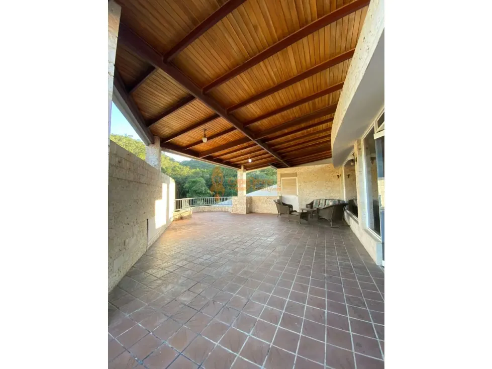 Venta casa lujosa en Altos de Guataparo Valencia - 36