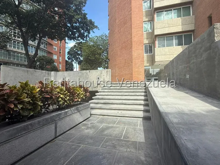 Apartamento (1 Nivel) en Alquiler en El Rosal, Distrito Metropolitano - 2