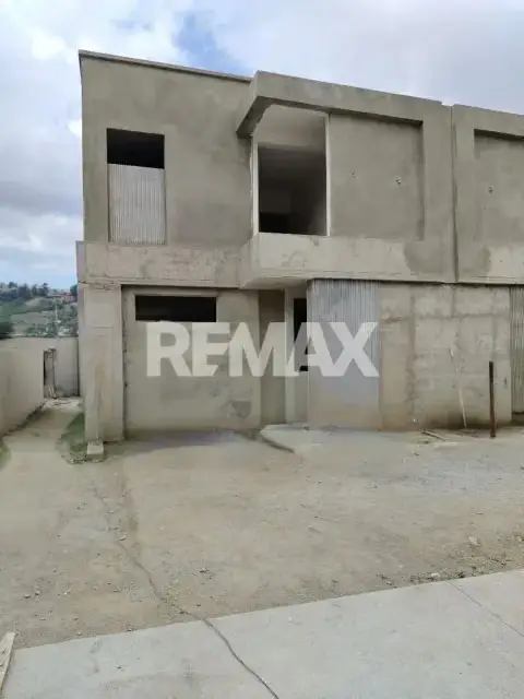 En venta Townhouse (9) en obra gris en el Desarrollo Habitacional Tepuy 19-3