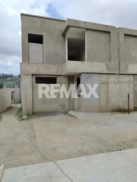 En venta Townhouse (9) en obra gris en el Desarrollo Habitacional Tepuy 19-3