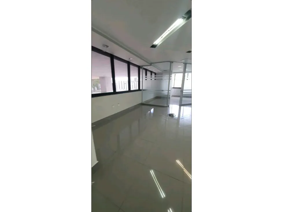 Alquilo oficina 350m2 Chuao 0715 - 5