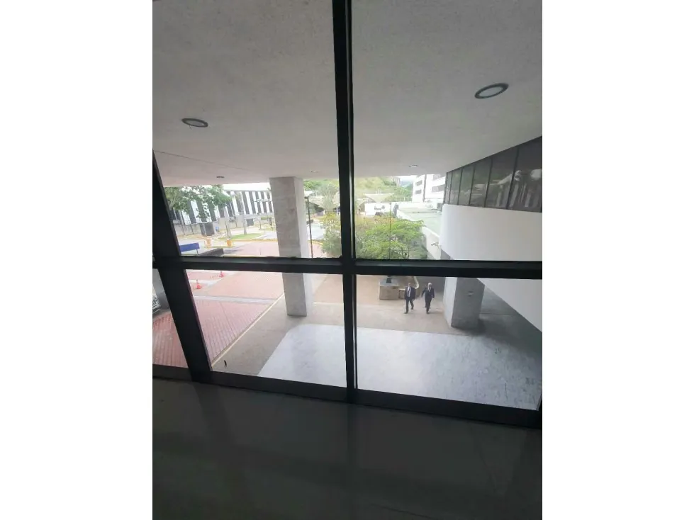 Alquilo oficina 350m2 Chuao 0715 - 8