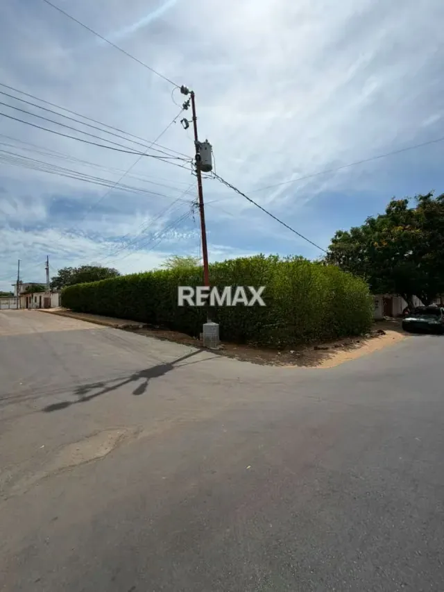 Terreno en Venta Urb. Altos de Jalisco - 2