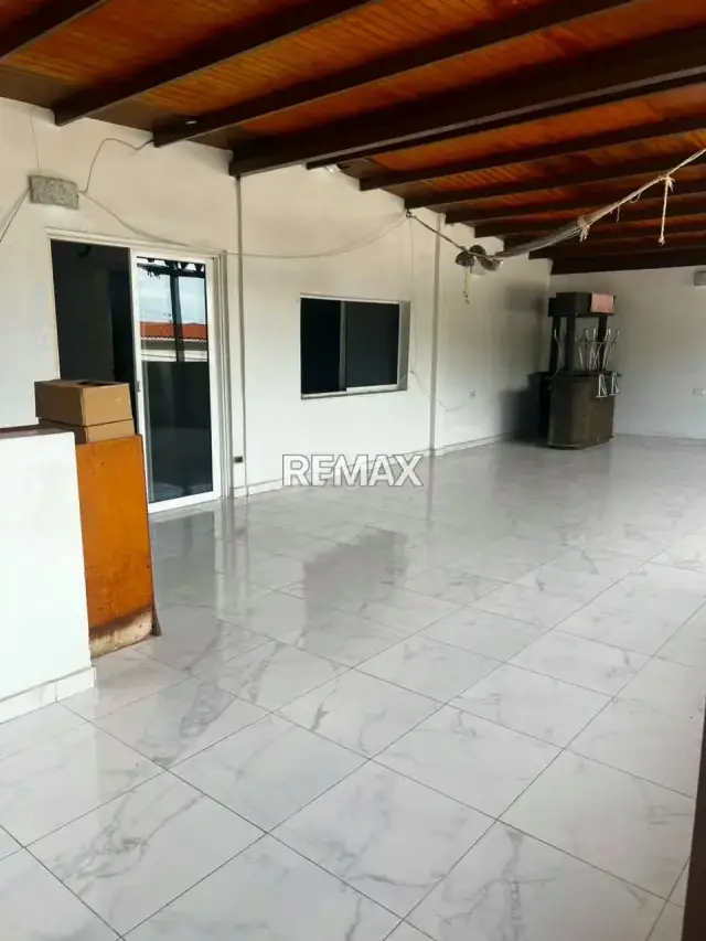 En Venta Casa ideal para proyecto de inversión te espera en La Candelaria, Maracay!