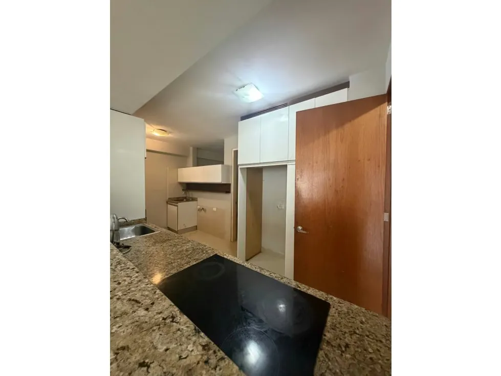 Apartamento en Venta en Lomas De Las Mercedes 1H +S/ 3B/ 2P - 7