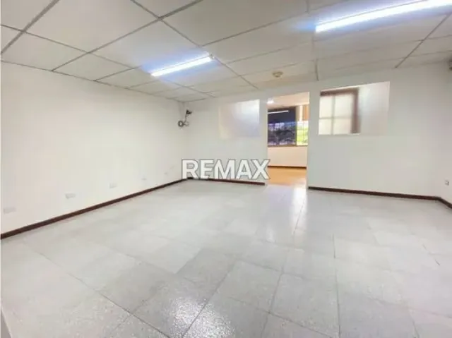 Oficina en Alquiler en Macaracuay 500$. Av.Principal 65m2. - 14