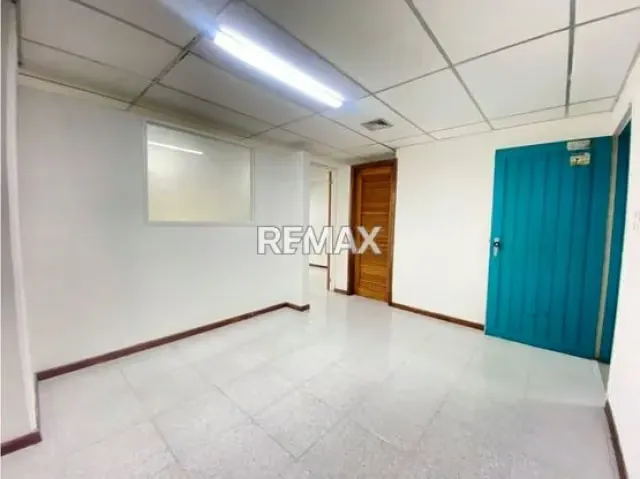 Oficina en Alquiler en Macaracuay 500$. Av.Principal 65m2. - 16