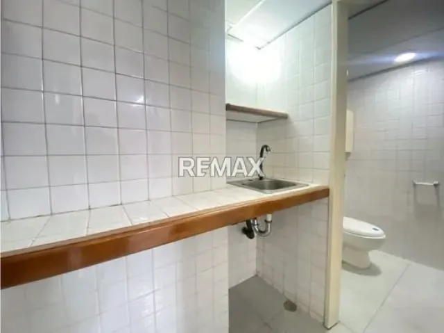 Oficina en Alquiler en Macaracuay 500$. Av.Principal 65m2. - 17