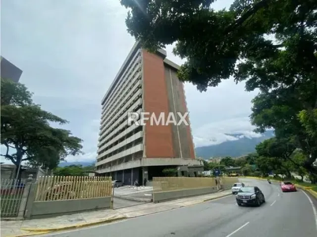 Oficina en Alquiler en Macaracuay 500$. Av.Principal 65m2. - 2