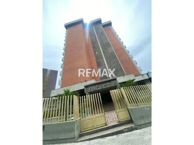Oficina en Alquiler en Macaracuay 500$. Av.Principal 65m2. - 3
