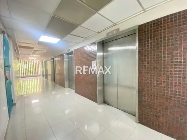 Oficina en Alquiler en Macaracuay 500$. Av.Principal 65m2. - 10