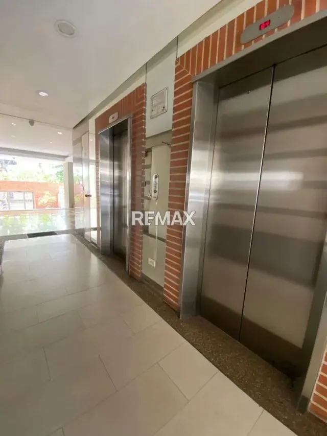 APARTAMENTO EN VENTA - URB. EL PARAÍSO - 2