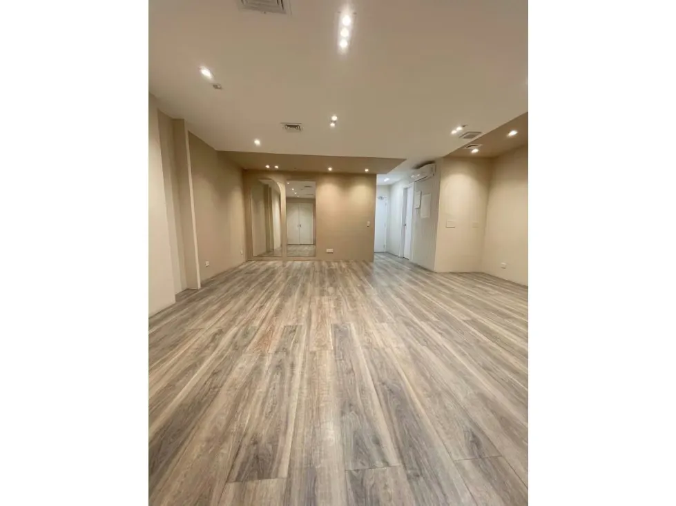 Vendo local comercial 49m2 C.C San Ignacio La Castellana 7661 - 6