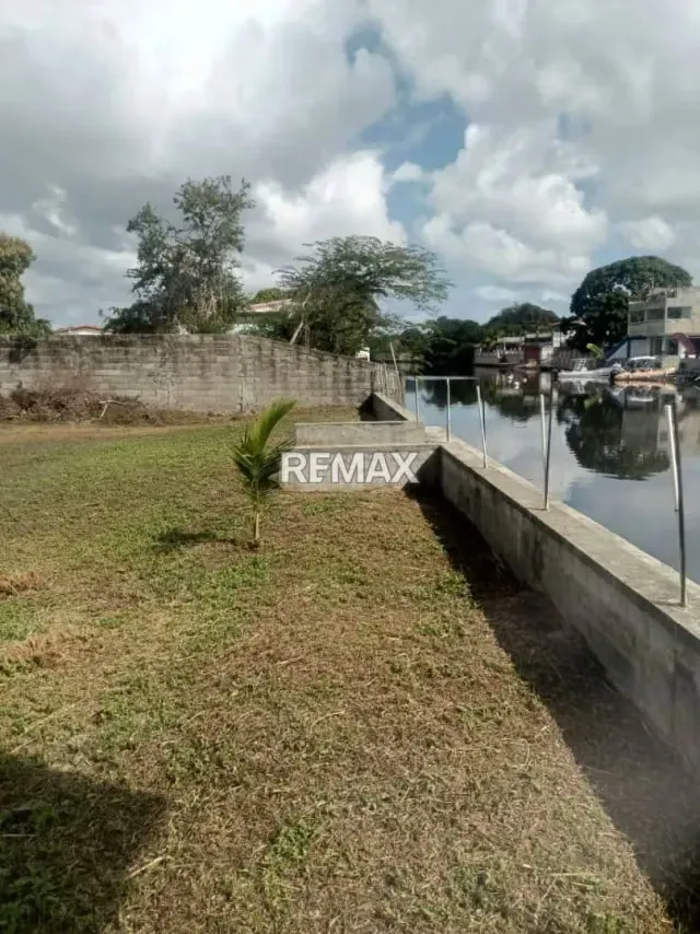 Venta de Terreno con casa en obra gris, en Asocibal Norte Higuerote. - 4
