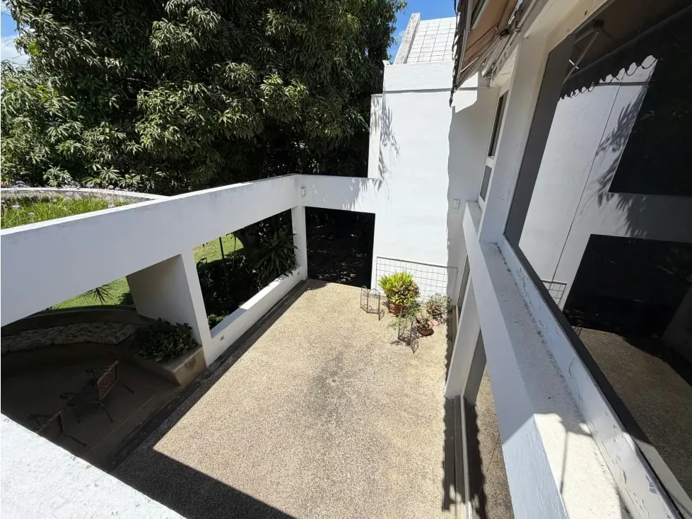 Se vende casa 1650m2 6h/8b/8p Los Chorros 5735 - 3