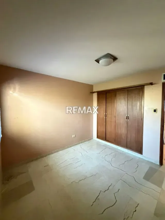 Townhouse en Venta Villa Aitana Av. Milagro Norte - 12