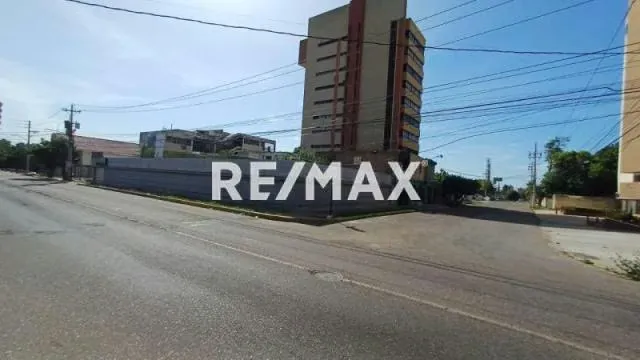 TERRENOS CON EDIFICACIONES