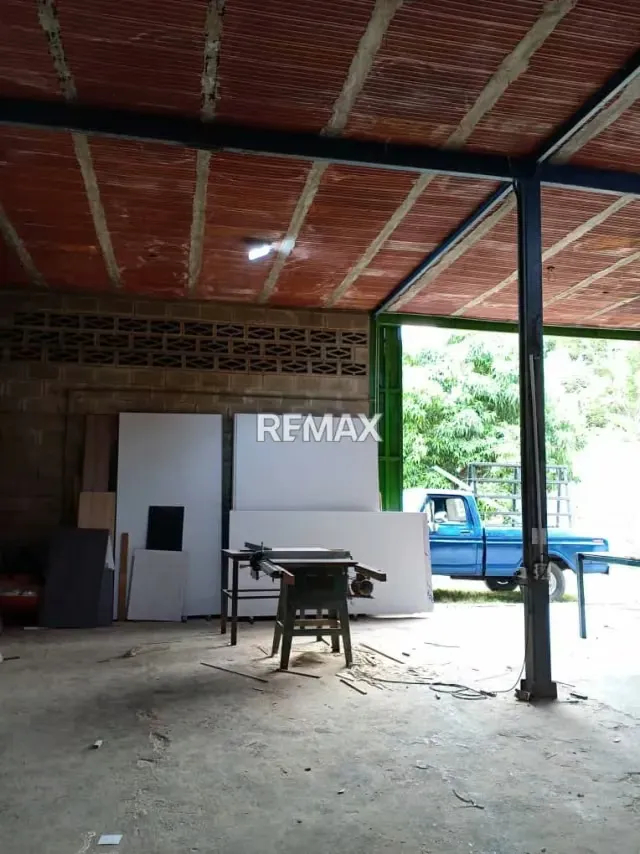 SE VENDE LOTE DE TERRENO CON MEZZANINA, UBICADO EN EL EJE VIAL SECTOR EL TURAGUAL - 3