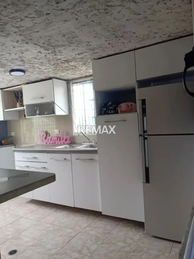 SE VENDE LOTE DE TERRENO CON MEZZANINA, UBICADO EN EL EJE VIAL SECTOR EL TURAGUAL - 5