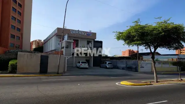 LOCAL COMERCIAL BUONO MARKET EN ALQUILER