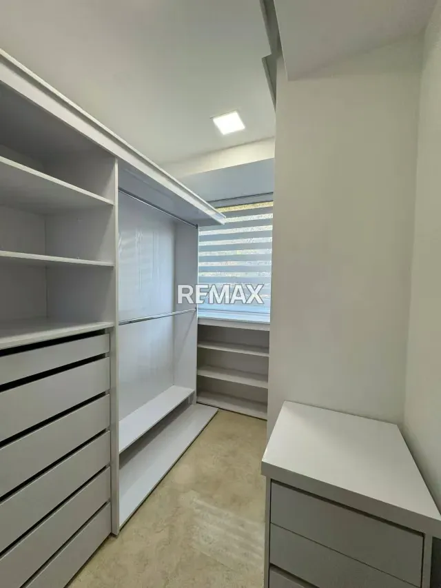 Alquiler de Apartamento en Resd. Alameda Suites El Parral Valencia Planta 100% y Pozo - 10