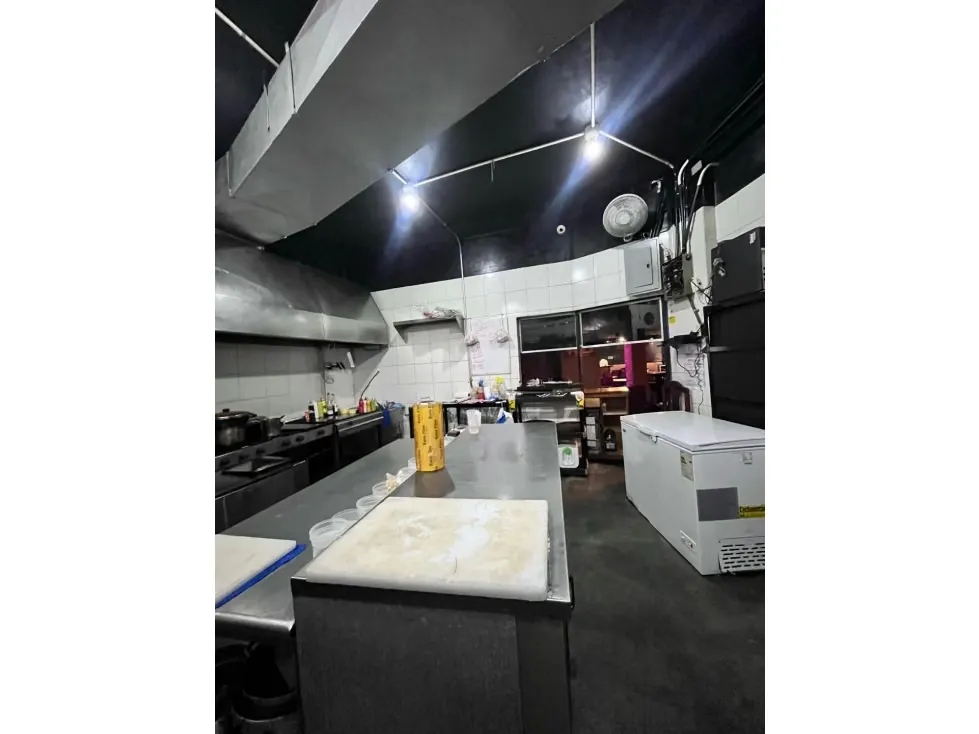 Local comercial en venta con fondo de comercio. Clnas de bello monte - 11